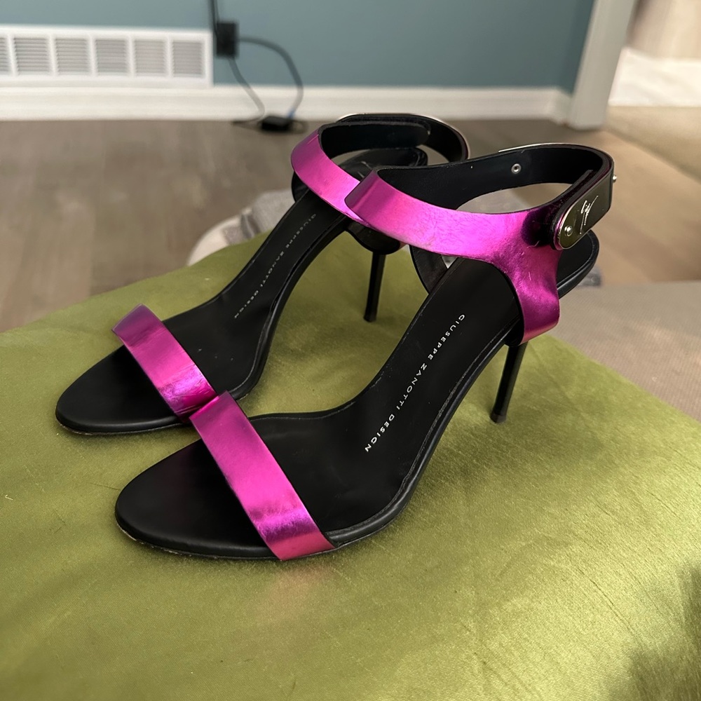 Giuseppe Zanotti Magenta Sandals | Size 37